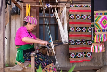 Nữ nghệ nhân gìn giữ nghề truyền thống nơi đại ngàn Tây Nguyên