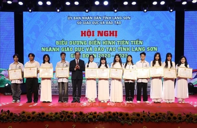 Vinh danh 98 điển hình 'dạy tốt - học tốt' tỉnh Lạng Sơn