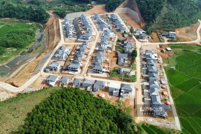 Khu tái định cư xóm Nhàng, xã Kim Thượng nằm giữa đồi xanh bạt ngàn ở huyện miền núi Tân Sơn, tỉnh Phú Thọ. Ảnh: laodong.vn khu-tai-dinh-cu-dep-01.jpg