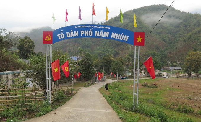 Diện mạo tổ dân phố, bản làng được đổi thay. Ảnh: Quý Trung/ TTXVN potal-lai-chau-khoi-sac-nong-thon-moi-o-huyen-vung-cao-bien-gioi-8079877.jpg
