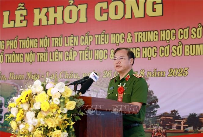 Thứ trưởng Bộ Công an Nguyễn Văn Long phát biểu tại lễ khởi công. Ảnh: Quý Trung/ TTXVN khoicong-laichau9.jpg