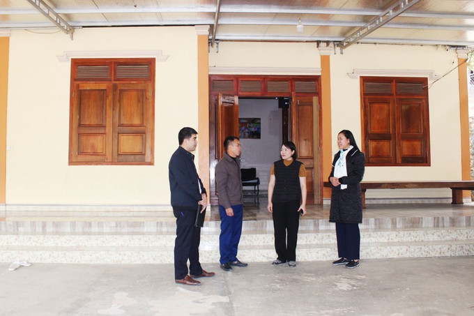 Sau một năm đi Hàn Quốc, vợ chồng anh Vi Văn Den và chị Vi Thị Hoài đã xây dựng được một căn nhà mới khang trang, đầy đủ tiện nghi. Nguồn: baophapluat.vn chieu-luu1.jpg