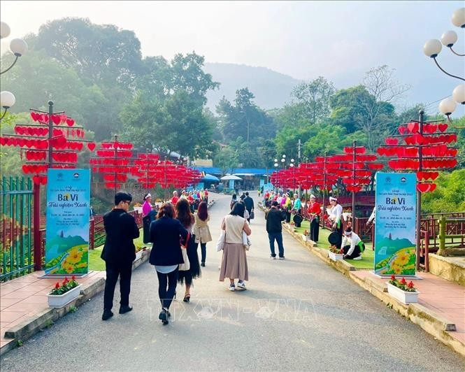 Khu duu lịch sinh thái Ao Vua thu hút đông đảo du khách. Ảnh tư liệu (minh họa): Tuấn Đức/TTXVN potal-khai-mac-le-hoi-du-lich-sinh-thai-ha-noi-2023-stand.jpg