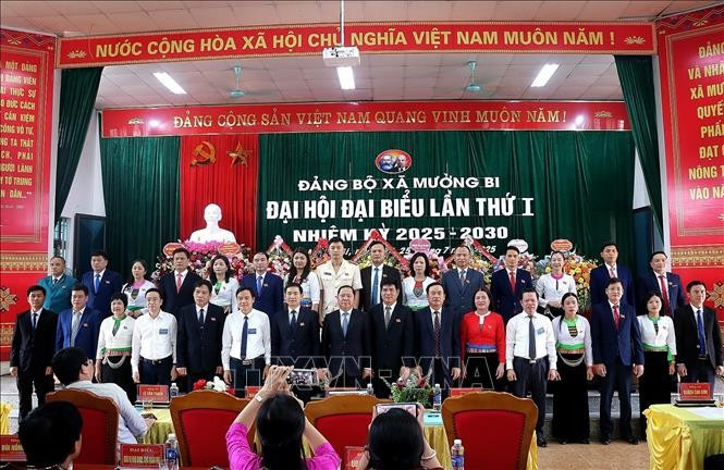 Phó Bí thư Tỉnh ủy Phú Thọ Nguyễn Phi Long chúc mừng Ban chấp hành Đảng bộ xã Mường Bi nhiệm kỳ 2025 - 2030. muong-bi2.jpg