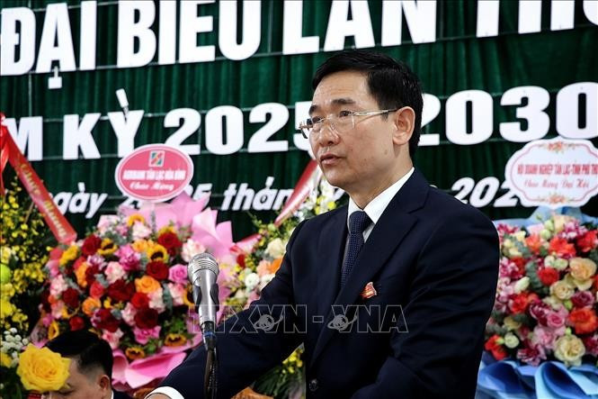 Đồng chí Bùi Văn Tinh, Bí thư xã Mường Bi, phát biểu tại Đại hội. muong-bi3.jpg