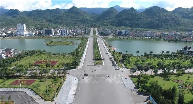 Đại lộ Lê Lợi được coi là con đường đẹp nhất tỉnh Lai Châu. Ảnh: Việt Dũng/TTXVN lai-chau2.jpg