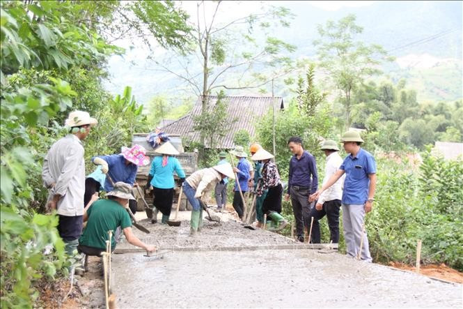Với việc triển khai hiệu quả Chương trình mục tiêu quốc gia xây dựng nông thôn mới, đến nay, diện mạo nông thôn của tỉnh có nhiều khởi sắc với 44/106 xã đạt chuẩn nông thôn mới. Ảnh: TTXVN phát lai-chau3.jpg