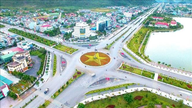 Sau hơn 21 năm chia tách, thành lập, hạ tầng giao thông đô thị của Lai Châu đã có nhiều khởi sắc. Ảnh: Việt Dũng/ TTXVN lai-chau7.jpg