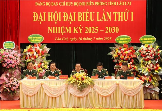 Đoàn Chủ tịch điều hành Đại hội. dh-lc4.jpg