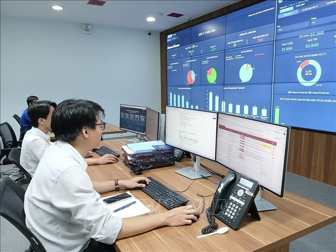 Trung tâm giám sát, điều hành thông minh (IOC) thành phố Đà Nẵng triển khai chia sẻ dữ liệu đến các phường, xã. Ảnh: Mỹ Hà /TTXVN danang-cds.jpg