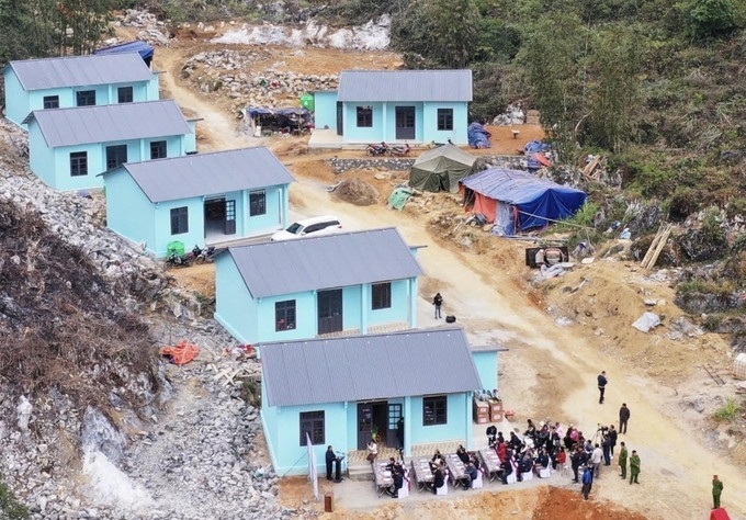 Khu tái định cư xóm Lũng Lỳ, xã Ca Thành, huyện Nguyên Bình mới hoàn thành và bàn giao cho người dân. Ảnh: Thanh Loan/TTXVN phát potal-cao-bang-khanh-thanh-2-khu-tai-dinh-cu-cho-cac-ho-thiet-hai-nang-sau-bao-yagi-7781408.jpg