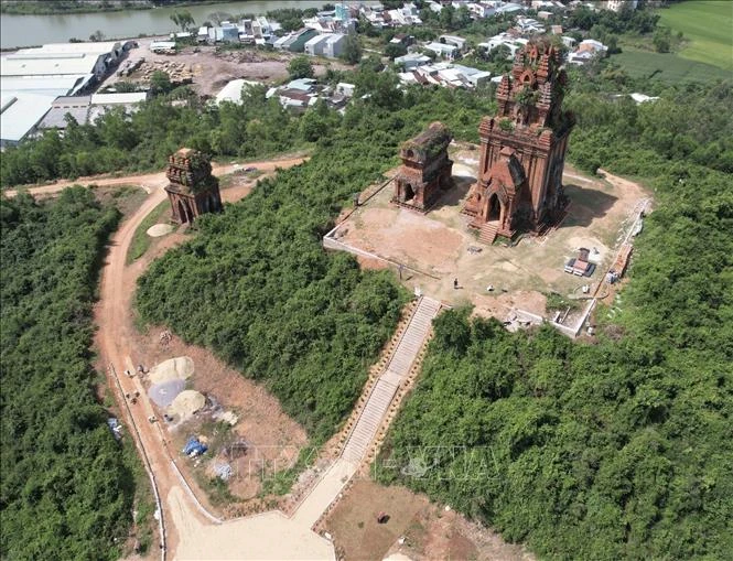 Dự án xây dựng, tu bổ, tôn tạo di tích tại tháp Bánh Ít: Cần gìn giữ vẻ đẹp hoang sơ của Tháp Chăm