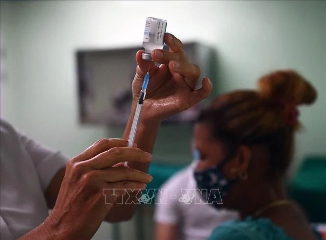 Vaccine vẫn là biện pháp tốt nhất ngăn ngừa nguy cơ mắc COVID-19 