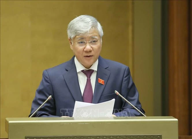 Bộ trưởng, Chủ nhiệm Ủy ban Dân tộc Đỗ Văn Chiến, thừa ủy quyền của Thủ tướng Chính phủ trình bày Tờ trình về Chương trình mục tiêu quốc gia phát triển kinh tế - xã hội vùng đồng bào dân tộc thiểu số và miền núi giai đoạn 2021-2030. Ảnh: Doãn Tấn - TTXVN