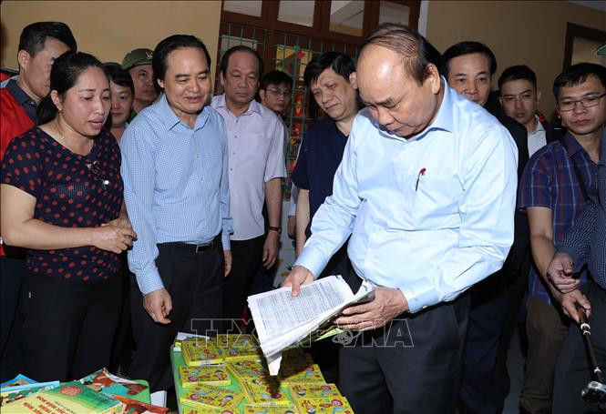 Thủ tướng Chính phủ Nguyễn Xuân Phúc: Tạo điều kiện thuận lợi cho các hoạt động tài trợ nhân dân vùng lũ