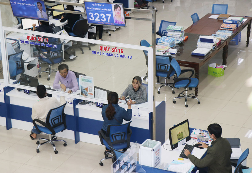 Đề nghị để cán bộ, công chức, viên chức bị kỷ luật thuộc trường hợp tinh giản biên chế