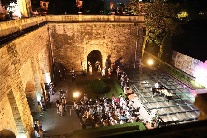 Tour du lịch “Giải mã Hoàng thành Thăng Long” - Trải nghiệm khu di sản về đêm