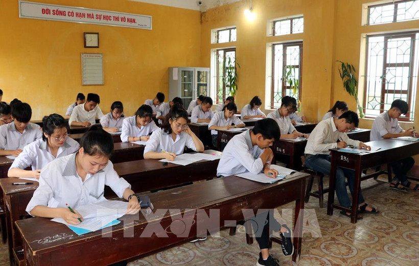 Bộ Giáo dục và Đào tạo hướng dẫn tổ chức 2 đợt thi tốt nghiệp Trung học phổ thông năm 2020 trong điều kiện dịch COVID-19 phức tạp