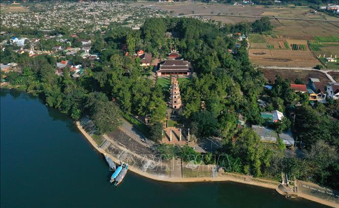 Chùa Thiên Mụ - một điểm đến mà du khách không thể bỏ lỡ khi ghé thăm Cố đô Huế. Ảnh: Hồ Cầu -TTXVN