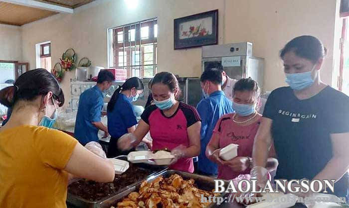 Những suất cơm nghĩa tình trên biên giới xứ Lạng