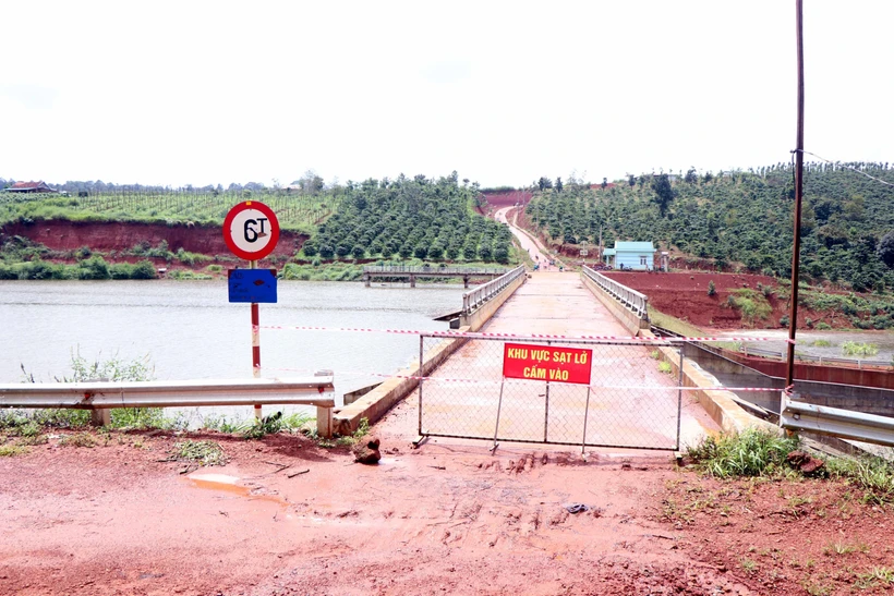 Đắk Nông công bố tình huống khẩn cấp về thiên tai đối với 3 công trình, khu vực sạt lở, sụt trượt