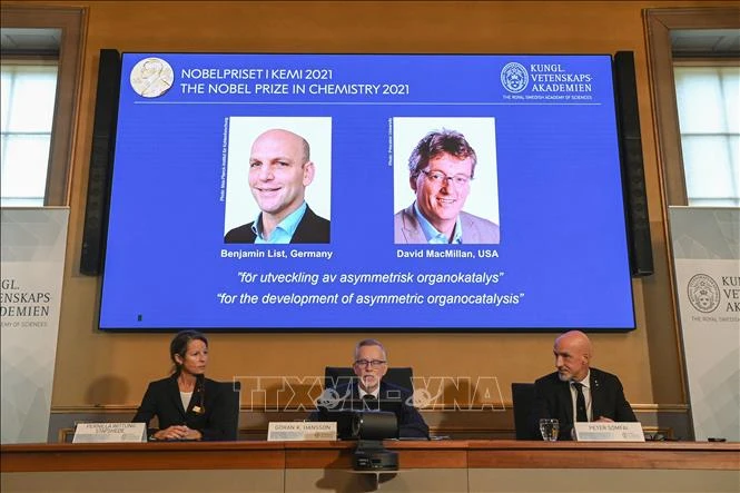 Giải thưởng Nobel 2021 về hóa học đề cao nghiên cứu về hình thức xúc tác
