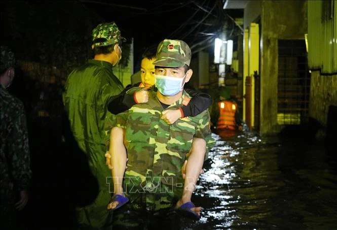 77 năm thành lập Quân đội: Bộ Chỉ huy quân sự tỉnh Phú Yên đồng hành cùng người dân vượt qua bão, lũ