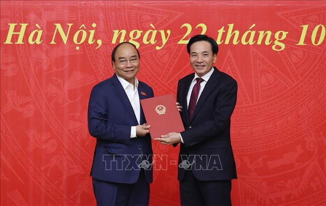 Thủ tướng trao quyết định bổ nhiệm ông Trần Văn Sơn làm Phó Chủ nhiệm Văn phòng Chính phủ