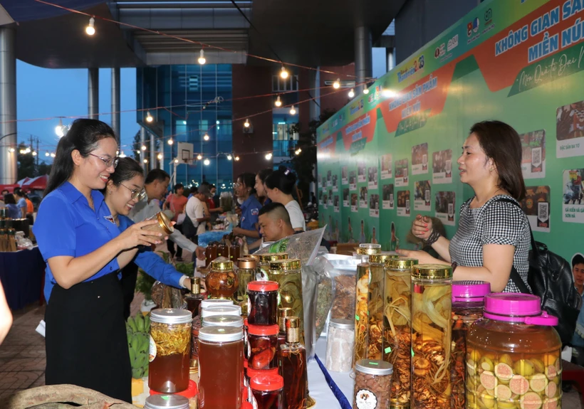 Phiên chợ kết nối sản phẩm của đồng bào dân tộc miền núi tới người tiêu dùng Quảng Ngãi
