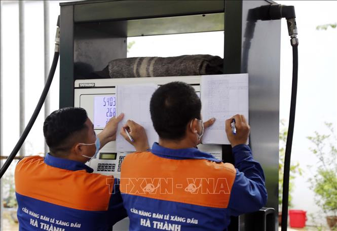 Giá xăng dầu quay đầu giảm hơn 600 đồng/lít 