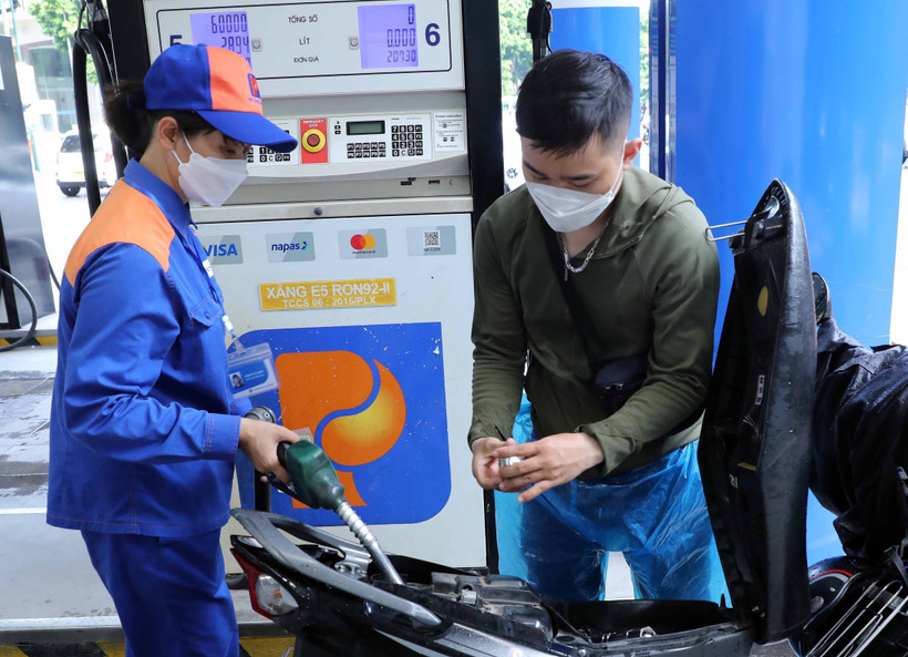 Giá xăng dầu đồng loạt giảm