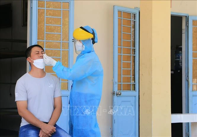 Dịch COVID-19: Cả nước ghi nhận 15.707 ca mắc mới; đã có khoảng 450.000 liều thuốc Molnupiravir được phân bổ