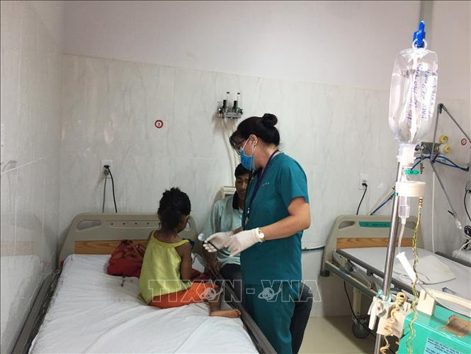 Bệnh nhân trong vụ ngộ độc sắn được điều trị tại Bệnh viện đa khoa vùng Tây Nguyên. Ảnh: TTXVN