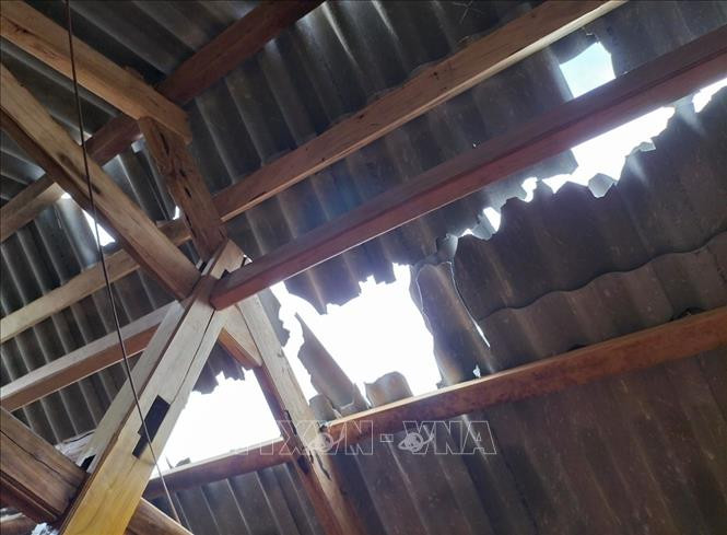 Điện Biên: Giông lốc, mưa lớn khiến nhiều nhà dân bị hư hại