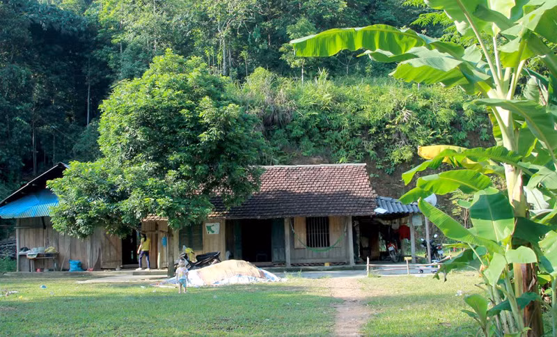 Kiến trúc nhà của người Mông ở Tuyên Quang