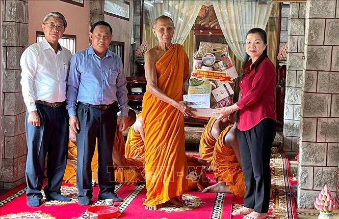 Ủy ban Trung ương Mặt trận Tổ quốc Việt Nam chúc Tết Chôl Chhnăm Thmây ở An Giang