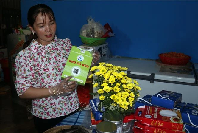 Bà Lê Thị Kim Thoa giữ nghề làm khô, mắm cá đồng truyền thống tại Kiên Giang 