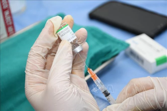 Tiêm 3 mũi vaccine của CNBG và Sinopharm tạo phản ứng miễn dịch mạnh hơn