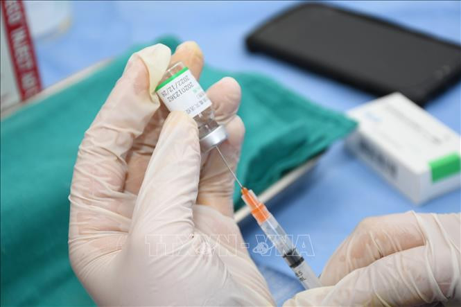 Tiêm 3 mũi vaccine của CNBG và Sinopharm tạo phản ứng miễn dịch mạnh hơn