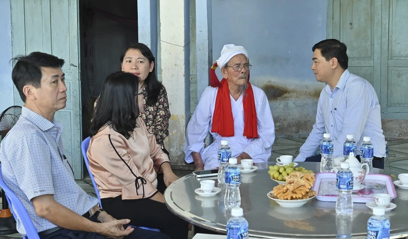 Thăm và chúc tết Katê đồng bào Chăm Bàlamôn tại Bình Thuận