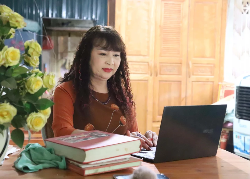  Chị Nguyễn Kim Tiến thành công với mô hình trang trại khép kín dưới chân đồi