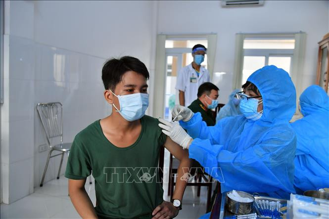 Khẩn trương tiêm mũi 2 vaccine phòng COVID-19 cho những người đã tiêm mũi 1