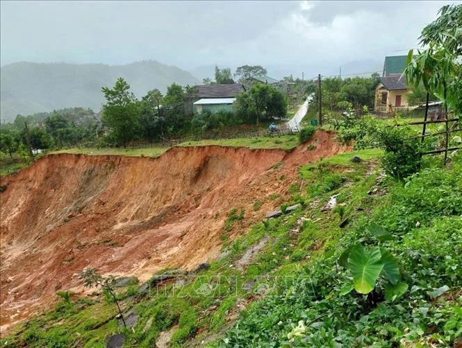 Quảng Ngãi: Sạt lở núi đe dọa tính mạng người dân khu tái định cư Anh Nhoi 2