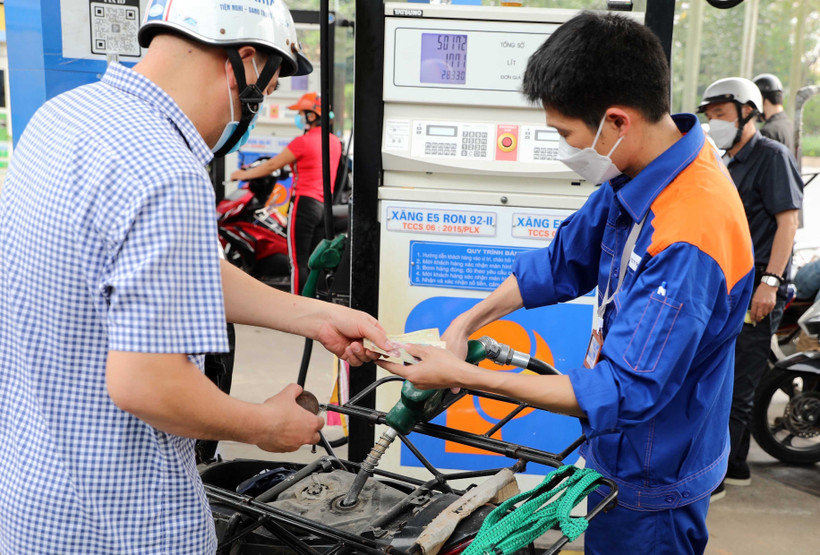 Giá xăng dầu giảm mạnh từ 16h chiều nay