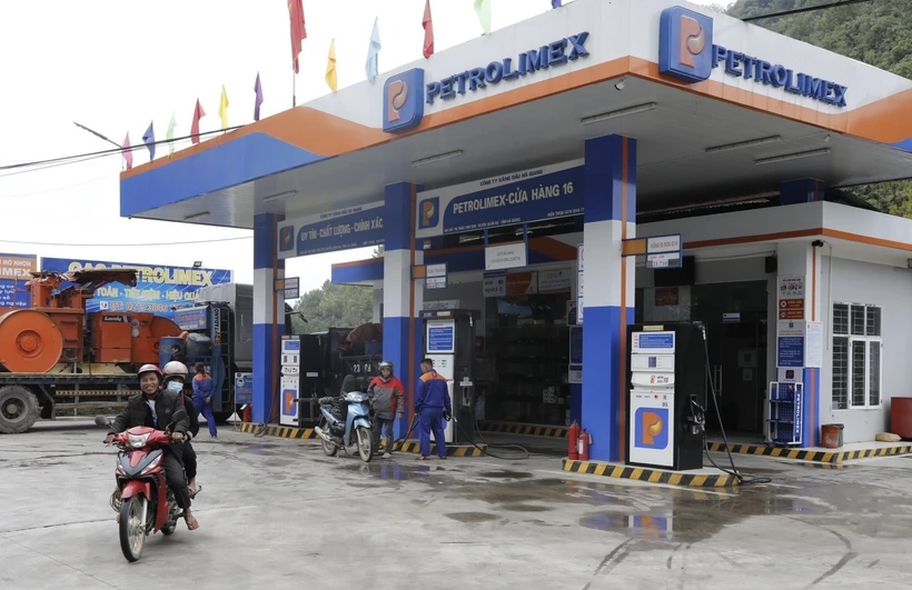 Giá xăng dầu tiếp tục tăng nhẹ