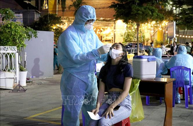 Trưa 3/7, Việt Nam ghi nhận 330 ca mắc COVID-19 trong nước, trong đó Thành phố Hồ Chí Minh vẫn có số ca cao nhất