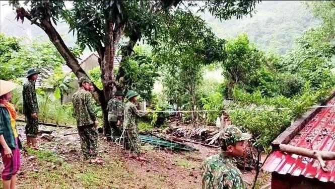 Ảnh hưởng bão số 5: Tỉnh Quảng Bình có 2 người bị thương nặng do sự cố trong cơn bão