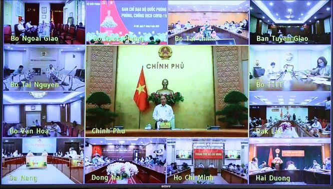 Thủ tướng Nguyễn Xuân Phúc: Tăng cường hệ thống, nâng cao khả năng xét nghiệm COVID-19