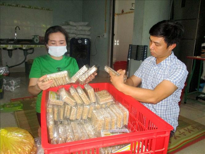 Tăng thu nhập từ sản phẩm truyền thống chè lam Phủ Quảng