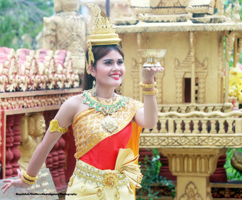 Nâng cao đời sống đồng bào Khmer gắn với phát huy bản sắc văn hóa